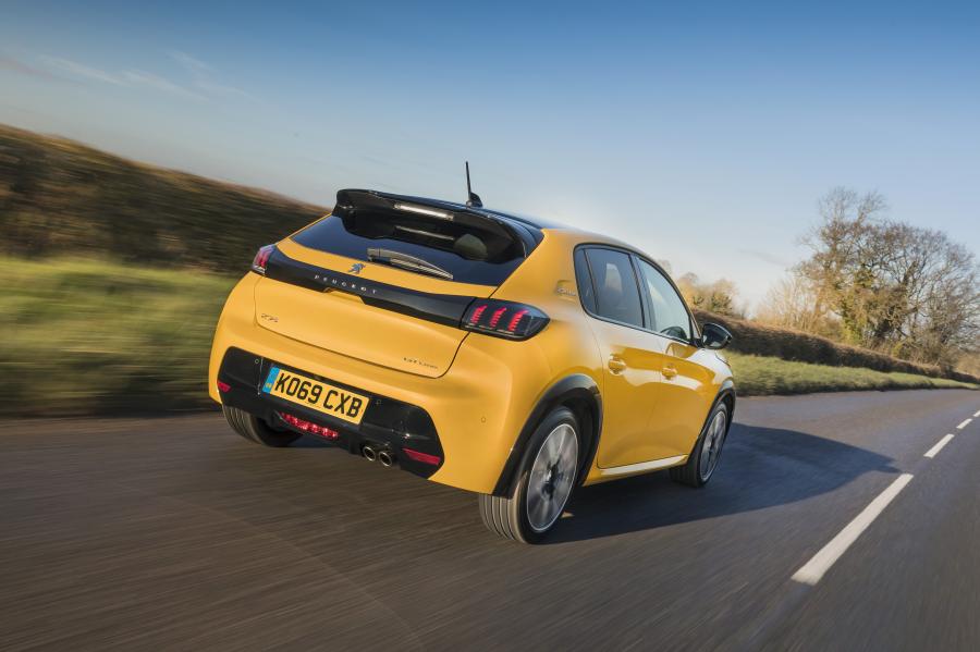  Peugeot 208 GT-Line 2019 года  (UK) (фото 2 из 16)